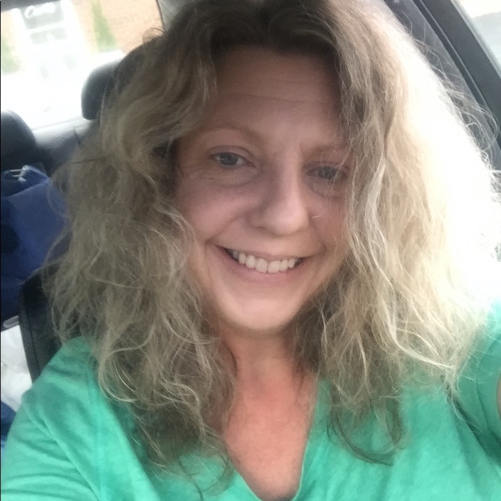 Meet your Posher, Dania